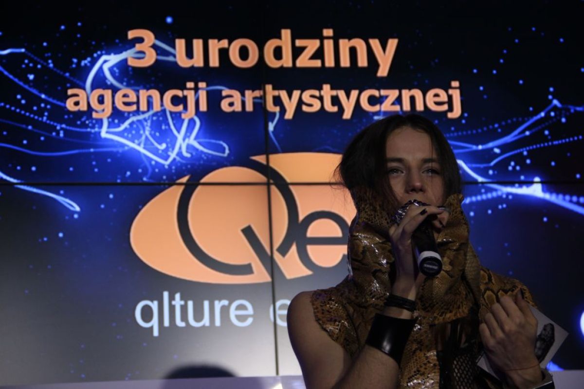 Michał Szpak na swoich urodzinach